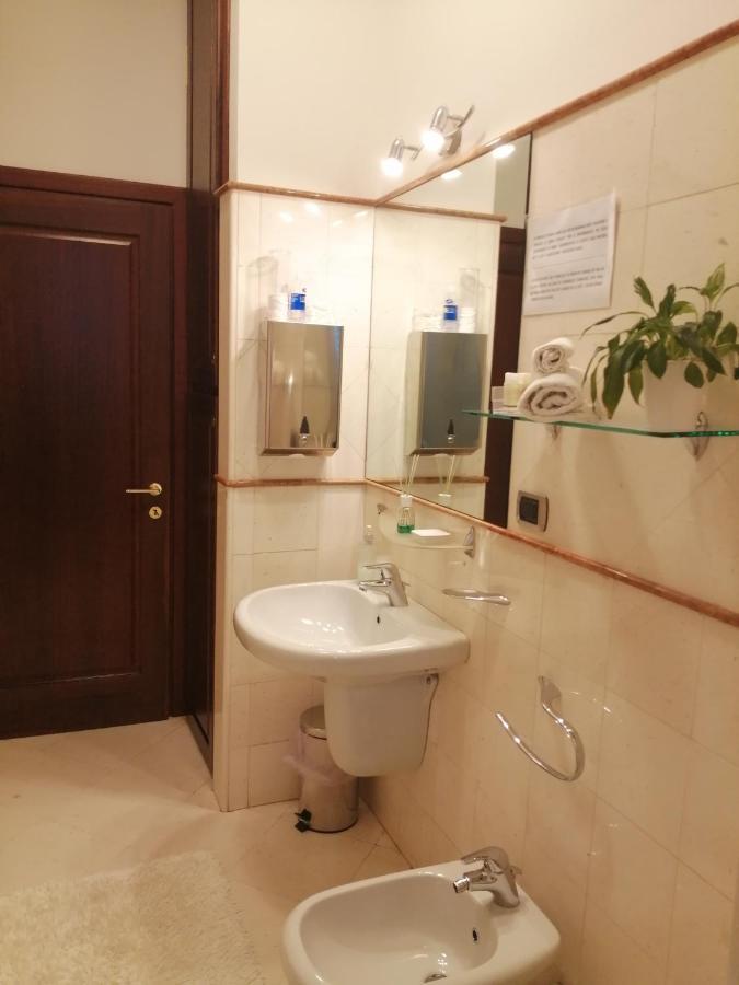 Guest Room Via Dei Passeri กาญารี ภายนอก รูปภาพ