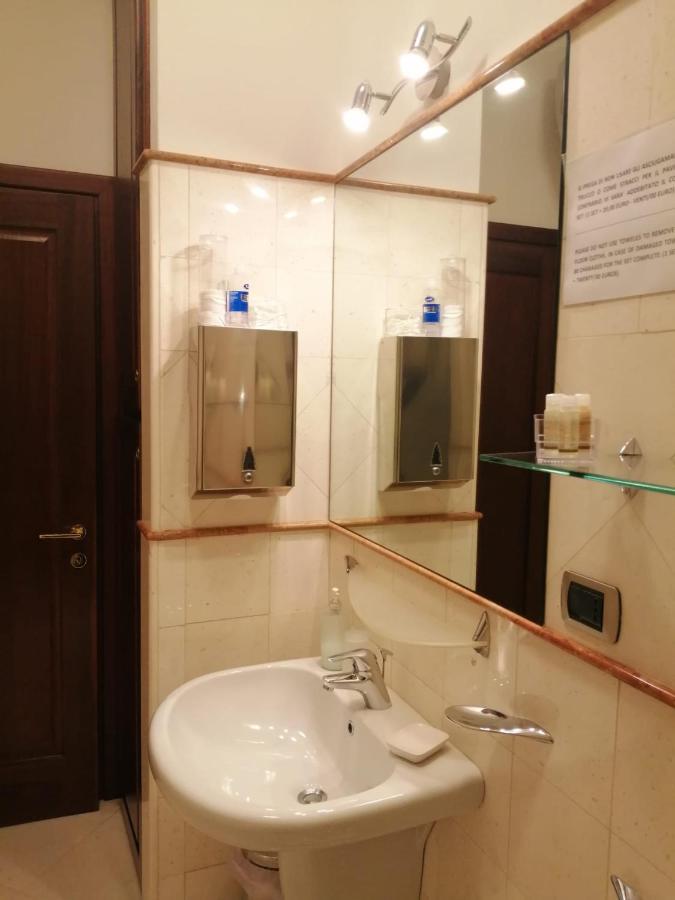Guest Room Via Dei Passeri กาญารี ภายนอก รูปภาพ