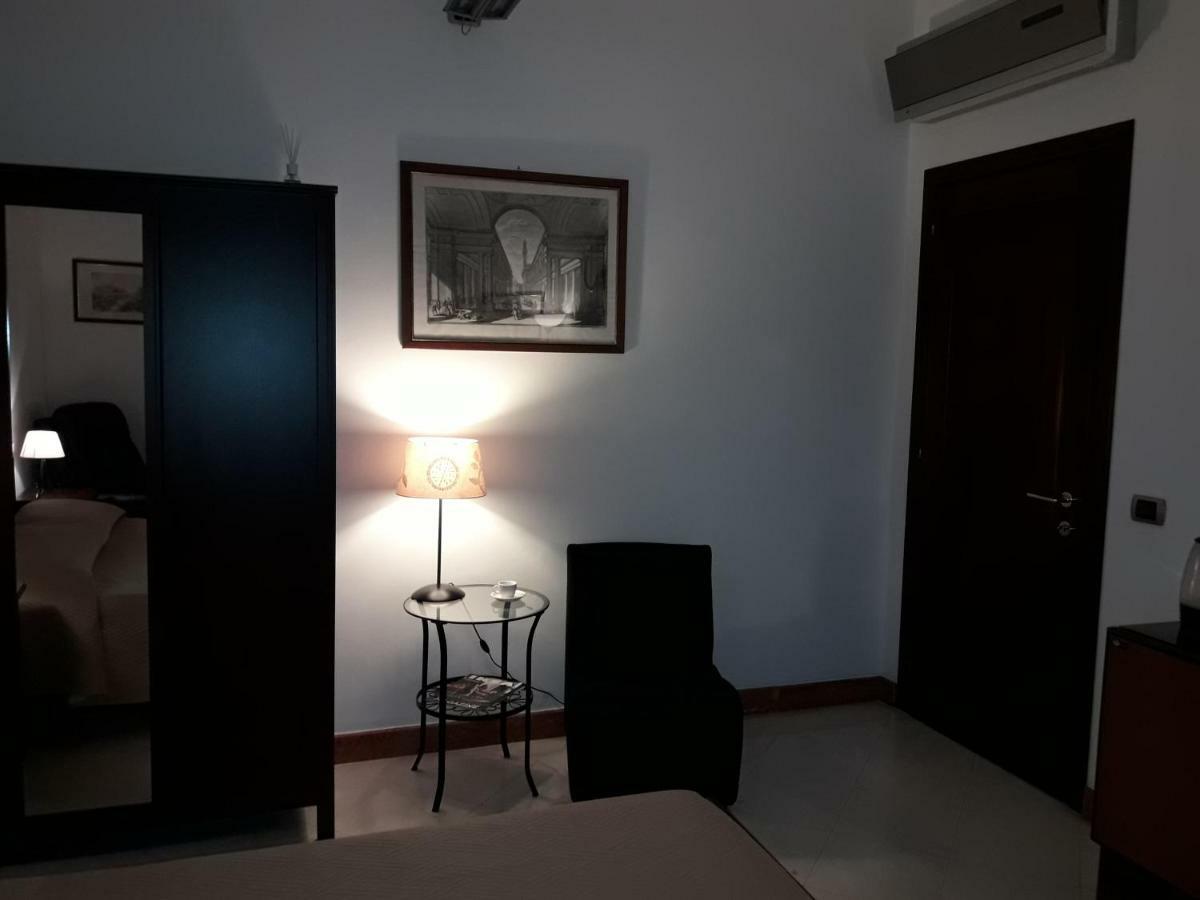 Guest Room Via Dei Passeri กาญารี ภายนอก รูปภาพ