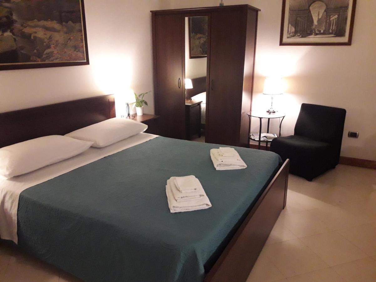 Guest Room Via Dei Passeri กาญารี ภายนอก รูปภาพ