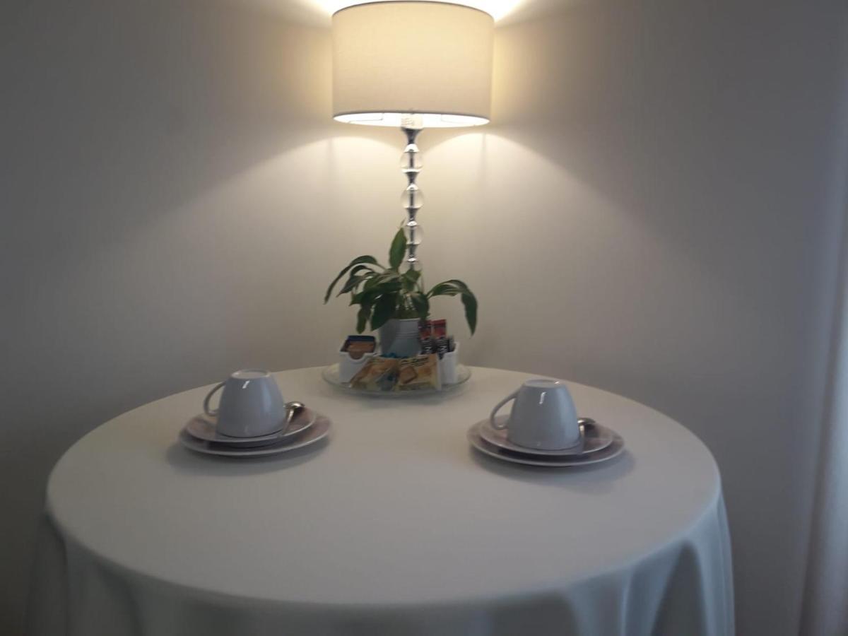 Guest Room Via Dei Passeri กาญารี ภายนอก รูปภาพ