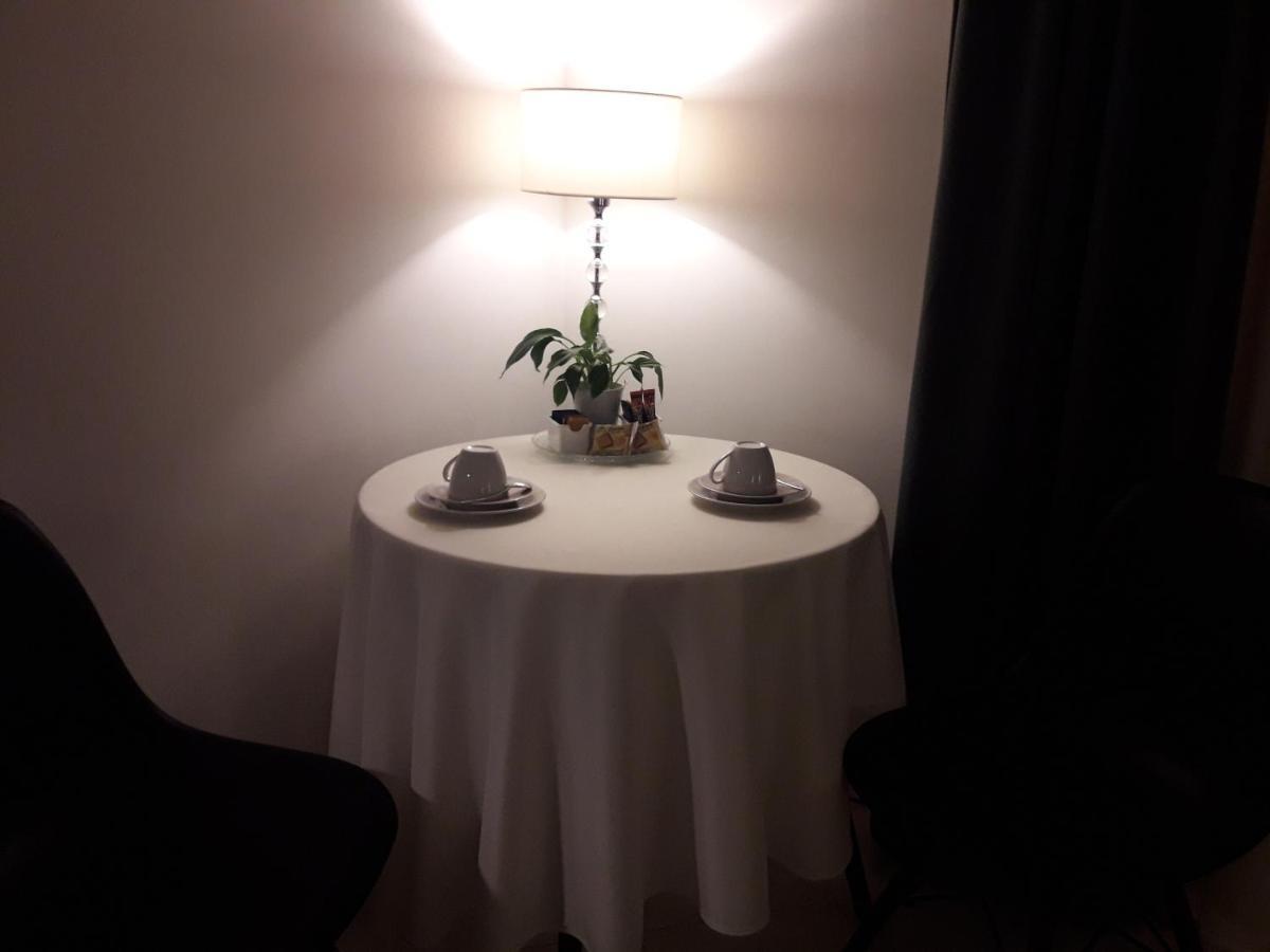 Guest Room Via Dei Passeri กาญารี ภายนอก รูปภาพ
